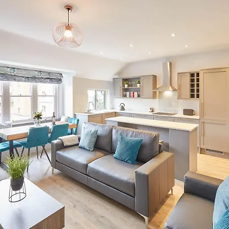 Host & - The Avenue Victoria Scarborough