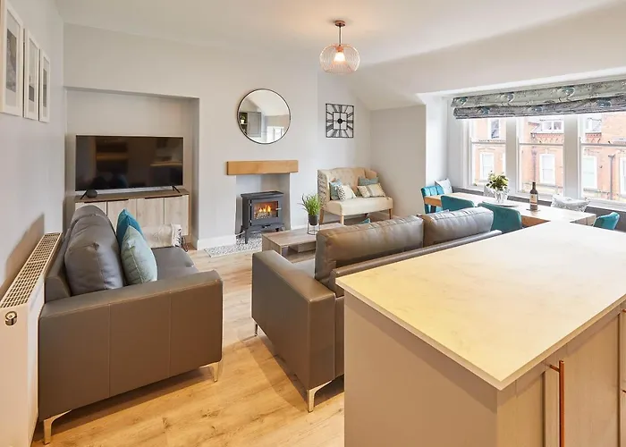 Host & - The Avenue Victoria *